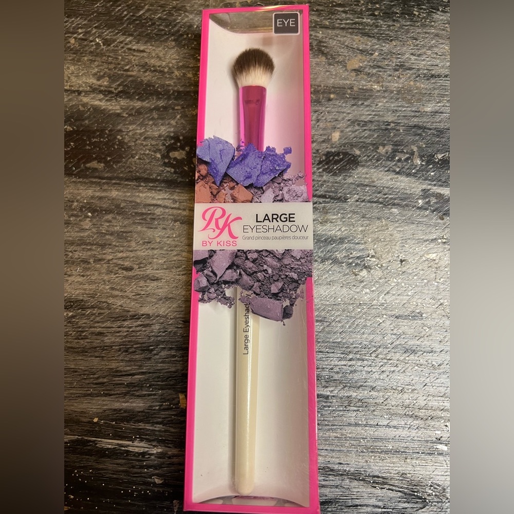 ADD ON ITEM- LARGE EYESHADOW BRUSH